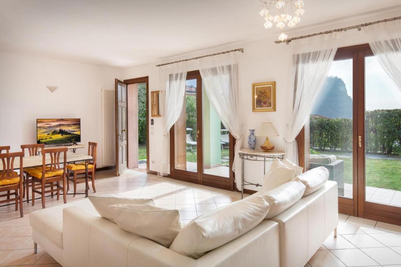 Regina Gardesana Villa Exterior photo